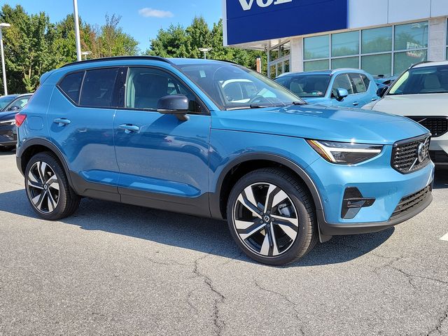 2025 Volvo XC40 Ultra Dark Theme