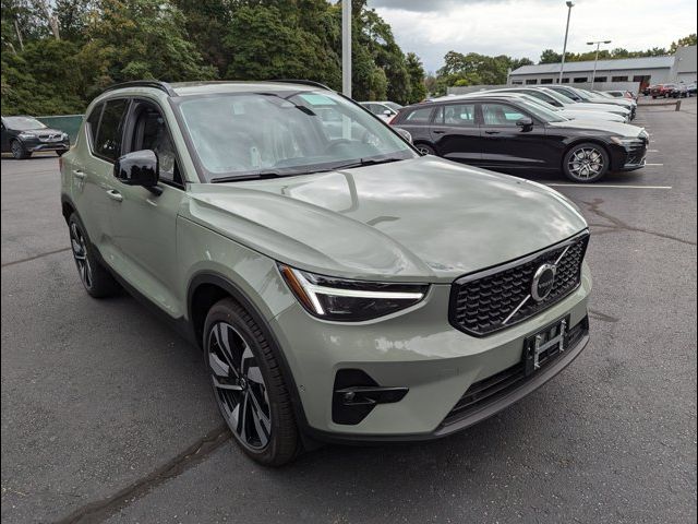 2025 Volvo XC40 Ultra Dark Theme