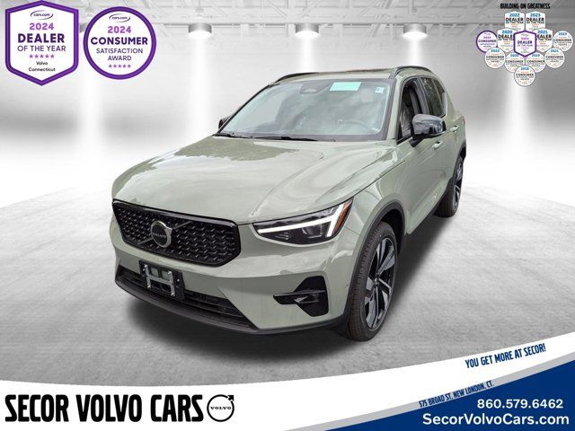 2025 Volvo XC40 Ultra Dark Theme