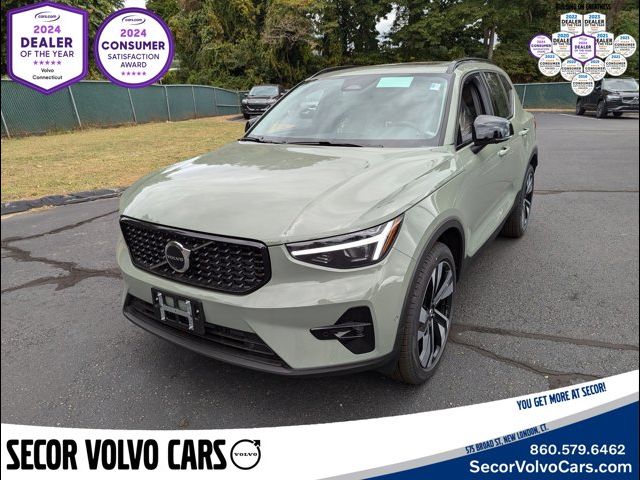 2025 Volvo XC40 Ultra Dark Theme