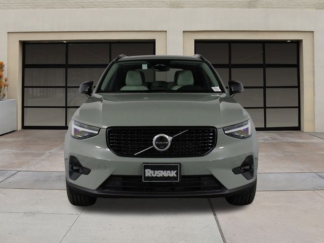 2025 Volvo XC40 Ultra Dark Theme