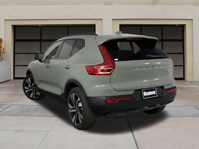 2025 Volvo XC40 Ultra Dark Theme