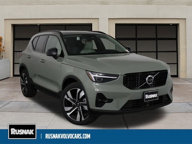 2025 Volvo XC40 Ultra Dark Theme