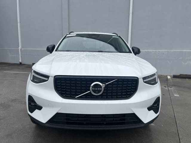 2025 Volvo XC40 Ultra Dark Theme