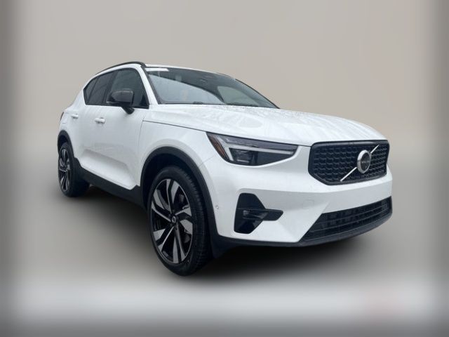 2025 Volvo XC40 Ultra Dark Theme