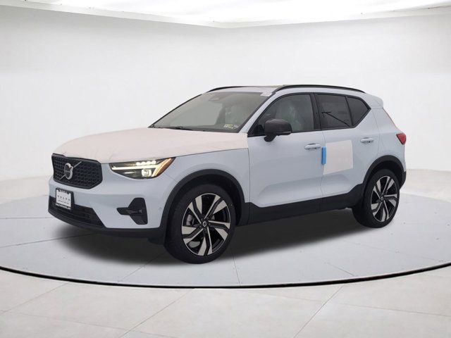 2025 Volvo XC40 Ultra Dark Theme