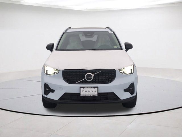 2025 Volvo XC40 Ultra Dark Theme