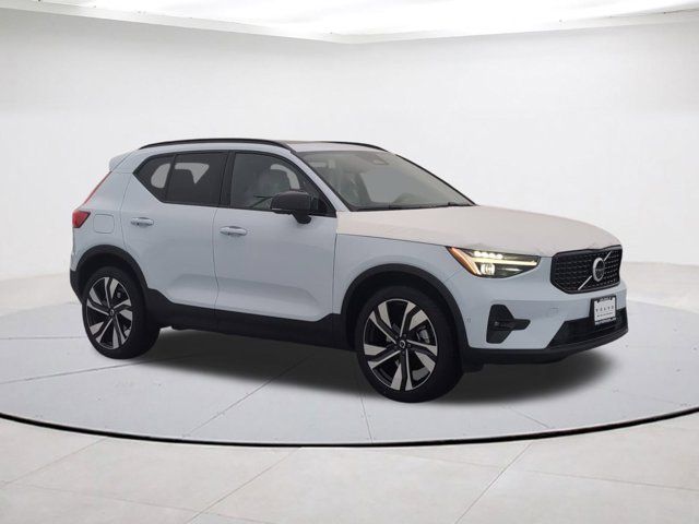 2025 Volvo XC40 Ultra Dark Theme