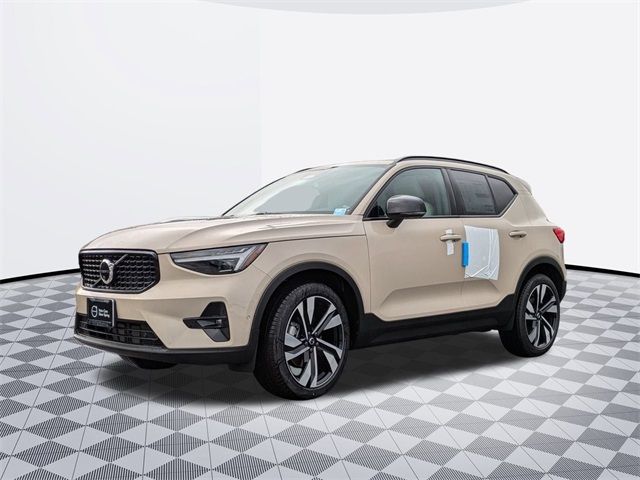 2025 Volvo XC40 Ultra Dark Theme