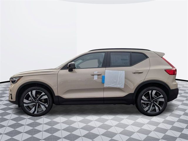 2025 Volvo XC40 Ultra Dark Theme