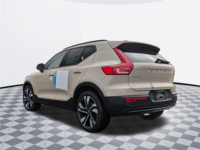 2025 Volvo XC40 Ultra Dark Theme