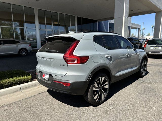 2025 Volvo XC40 Ultra Dark Theme