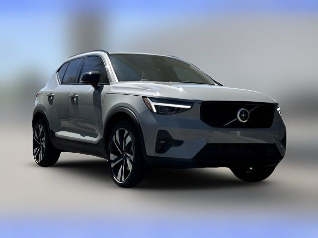 2025 Volvo XC40 Ultra Dark Theme