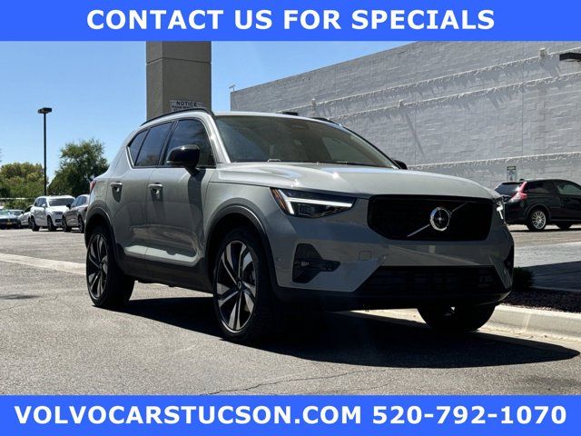 2025 Volvo XC40 Ultra Dark Theme