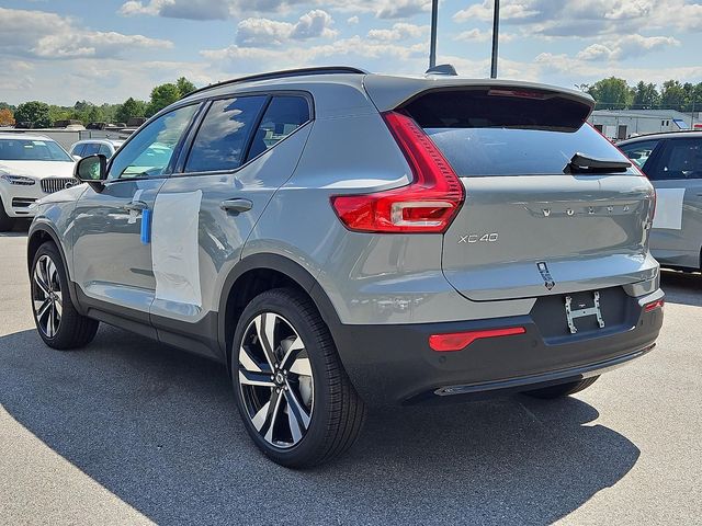 2025 Volvo XC40 Ultra Dark Theme