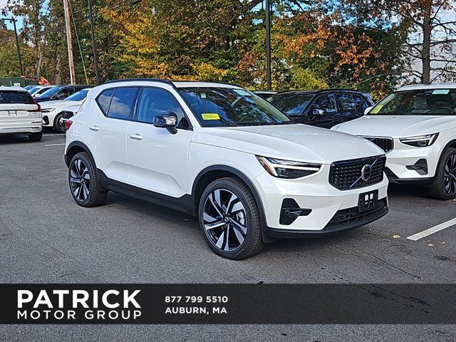 2025 Volvo XC40 Ultra Dark Theme