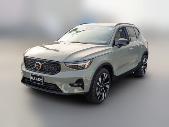 2025 Volvo XC40 Ultra Dark Theme