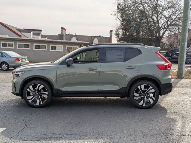 2025 Volvo XC40 Ultra Dark Theme