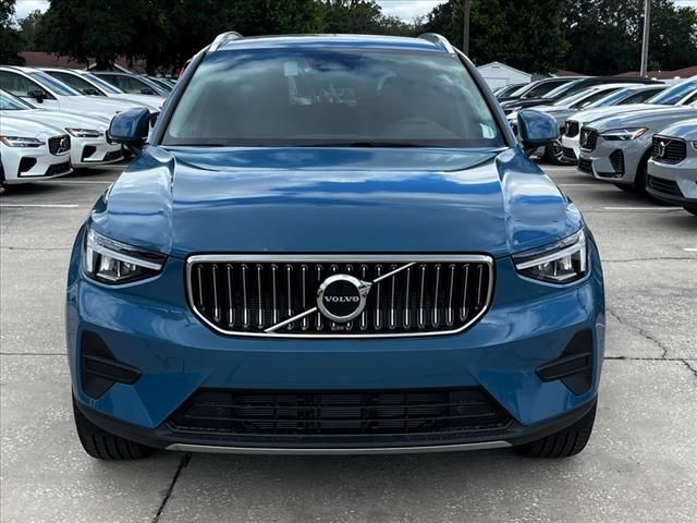 2025 Volvo XC40 Core Bright Theme