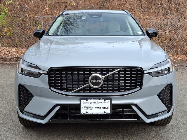 2025 Volvo XC60 Core