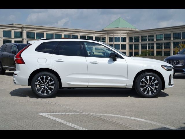 2025 Volvo XC60 Core