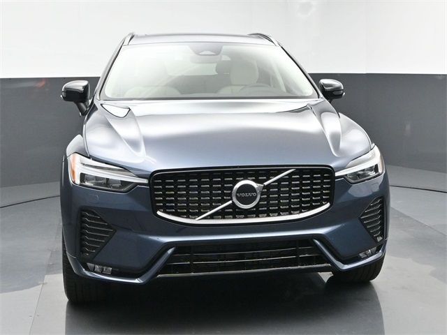 2025 Volvo XC60 Core