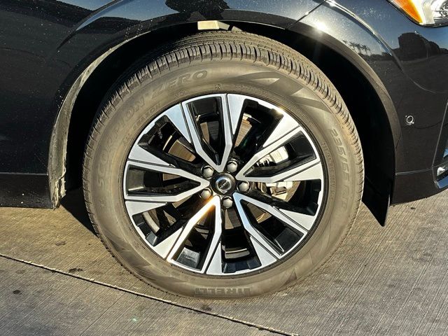 2025 Volvo XC60 Plus