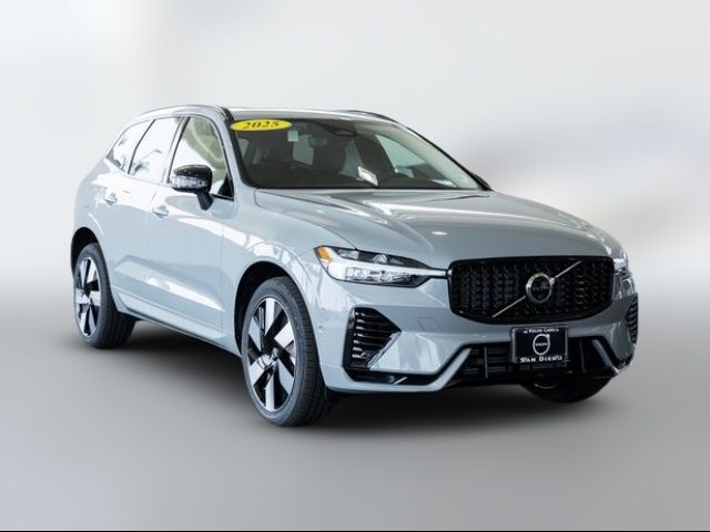 2025 Volvo XC60 Plug-In Hybrid Plus