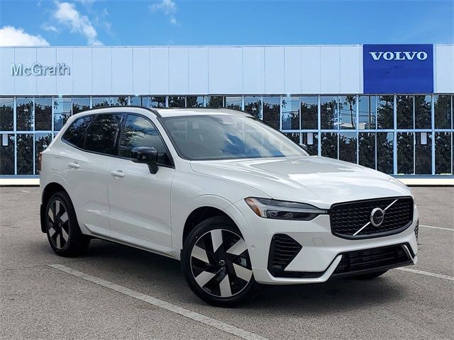 2025 Volvo XC60 Plug-In Hybrid Plus Dark Theme