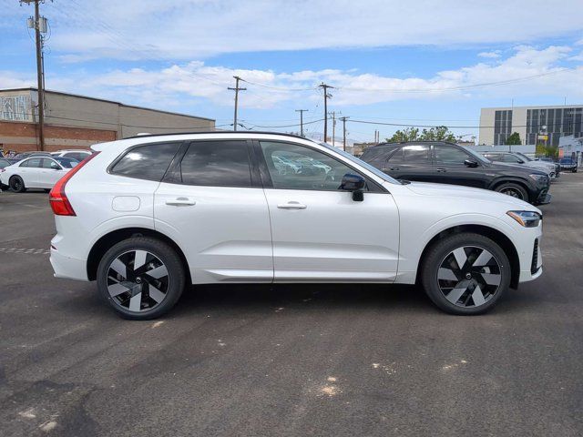 2025 Volvo XC60 Plug-In Hybrid Plus Dark Theme