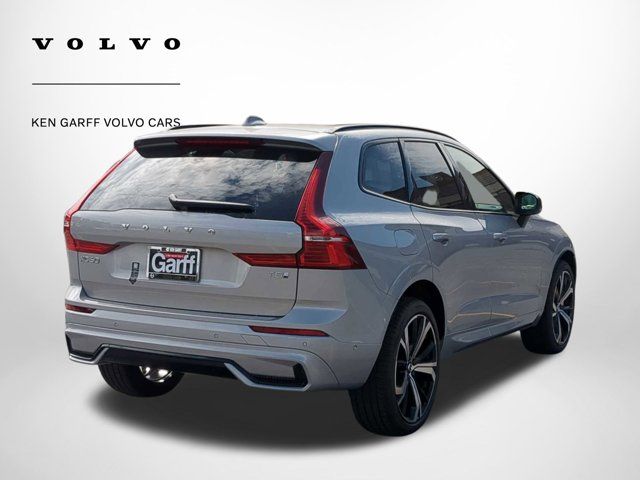 2025 Volvo XC60 Plug-In Hybrid Ultra Dark Theme