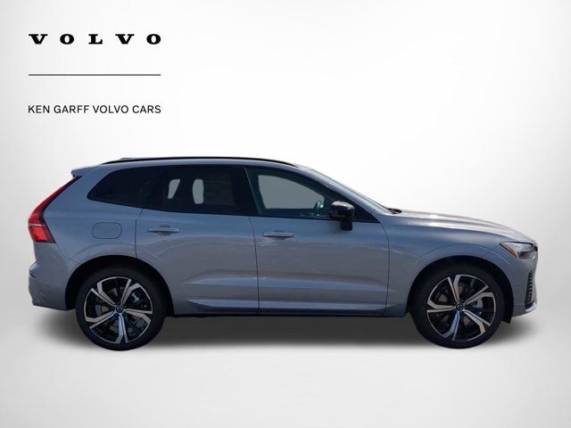 2025 Volvo XC60 Plug-In Hybrid Ultra Dark Theme