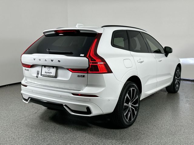 2025 Volvo XC60 Plus Dark Theme