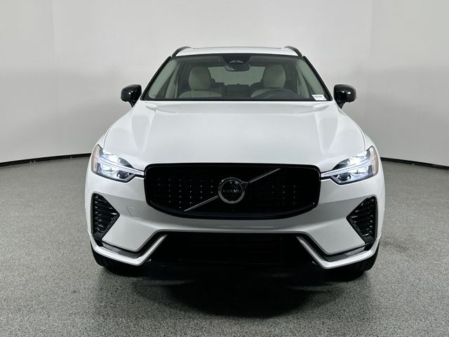 2025 Volvo XC60 Plus Dark Theme