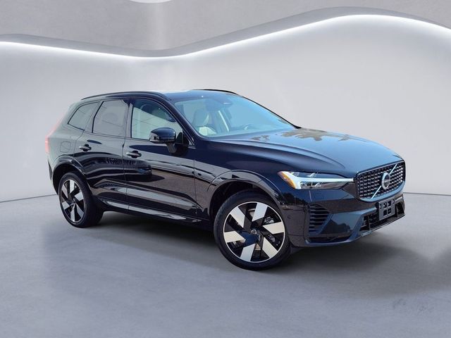 2025 Volvo XC60 Plug-In Hybrid Plus