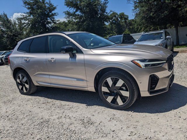 2025 Volvo XC60 Plug-In Hybrid Plus Dark Theme