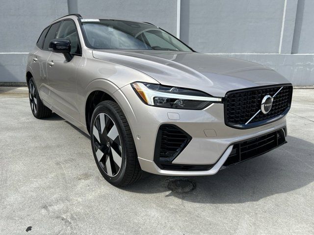 2025 Volvo XC60 Plug-In Hybrid Plus