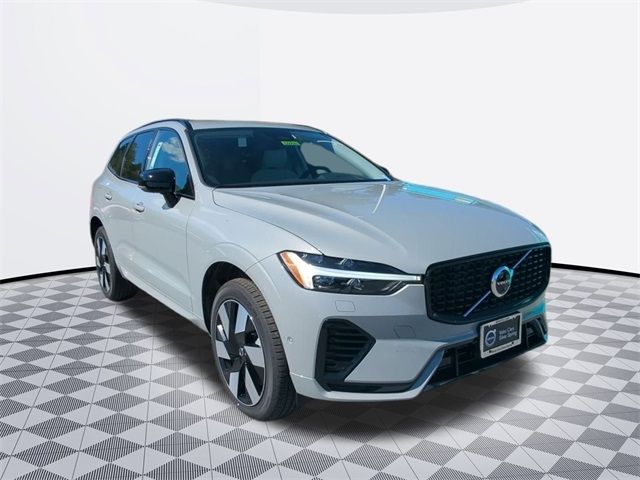 2025 Volvo XC60 Plug-In Hybrid Plus