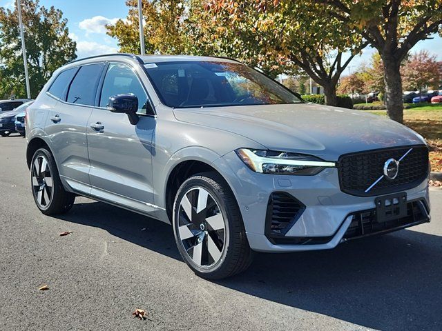 2025 Volvo XC60 Plug-In Hybrid Plus