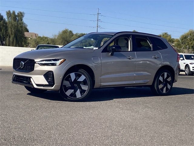 2025 Volvo XC60 Plug-In Hybrid Plus