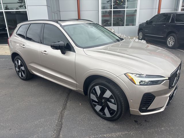 2025 Volvo XC60 Plug-In Hybrid Plus