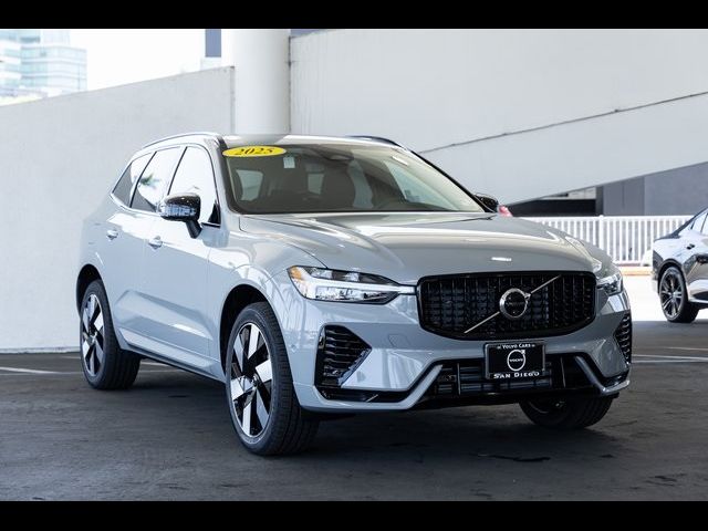 2025 Volvo XC60 Plug-In Hybrid Plus