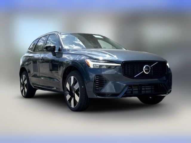 2025 Volvo XC60 Plug-In Hybrid Plus