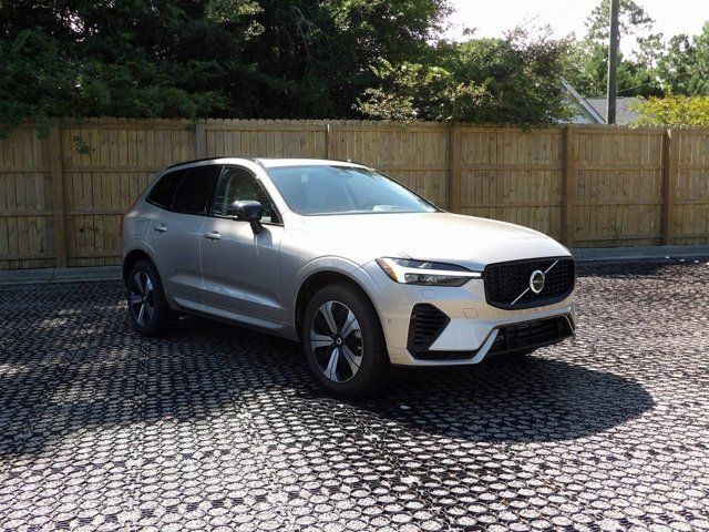 2025 Volvo XC60 Plug-In Hybrid Plus Dark Theme