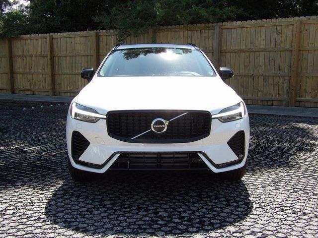 2025 Volvo XC60 Plug-In Hybrid Plus Dark Theme