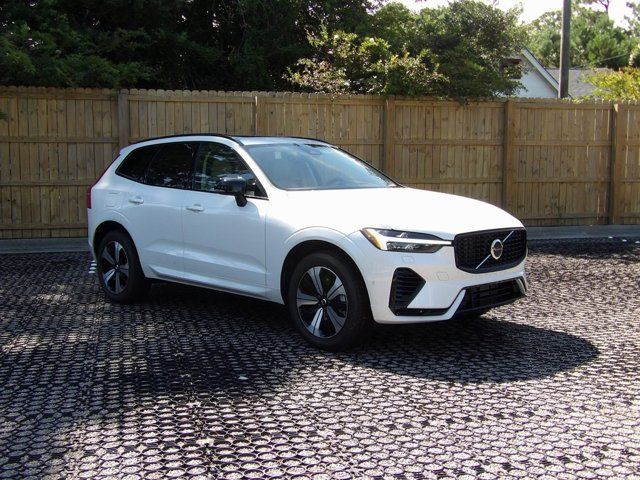 2025 Volvo XC60 Plug-In Hybrid Plus Dark Theme