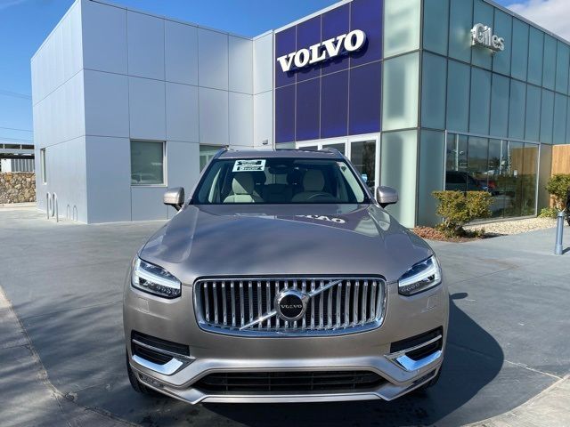 2025 Volvo XC90 Core