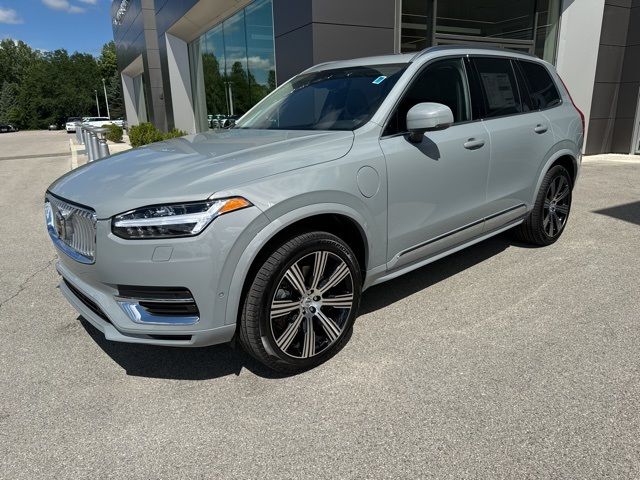 2025 Volvo XC90 Plug-In Hybrid Plus