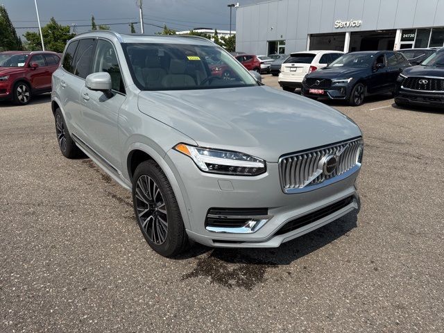 2025 Volvo XC90 Plug-In Hybrid Plus