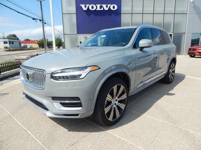 2025 Volvo XC90 Plug-In Hybrid Plus